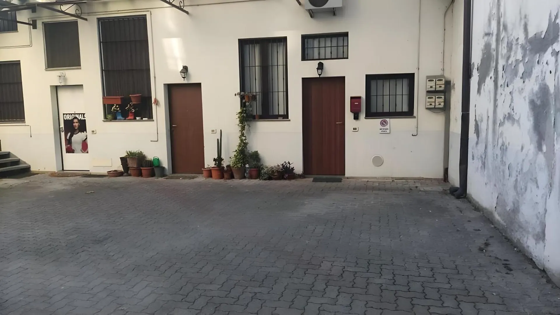 Appartamento La Casa Nel Cortile-Free Parking Milano 0*,  Italia